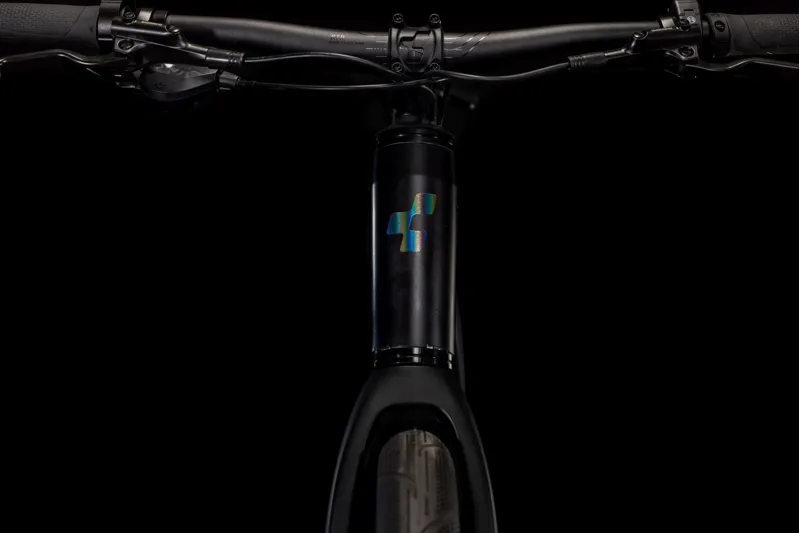 Cube Editor Hybrid Pro 400X Electric Hybrid Bike in Black and Spectral-4