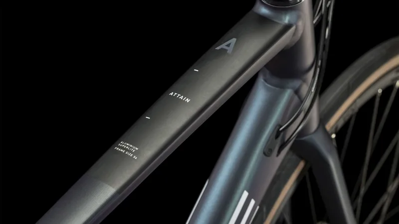 Cube Attain Road Bike in Deepblue and White-4