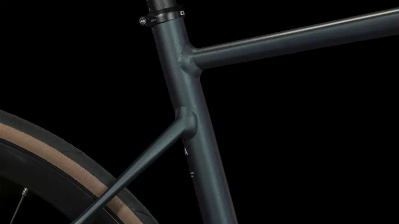 Cube Attain Road Bike in Deepblue and White-5