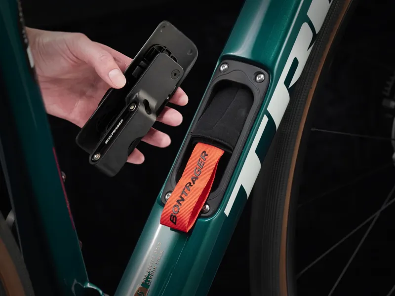 TREK Domane SL 5 Gen 4 Road Bike in Dark Aquatic-3