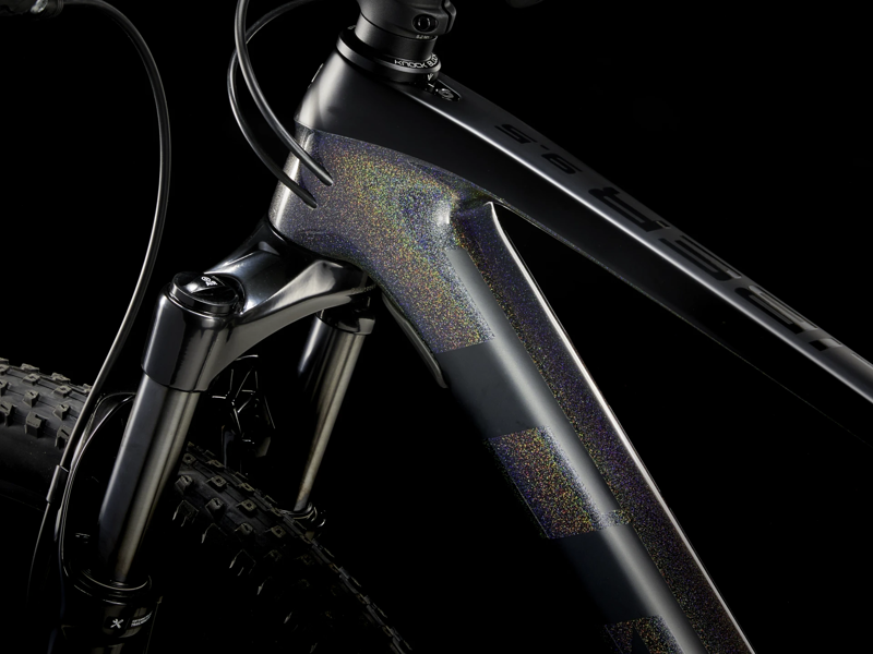 TREK Procaliber 9.5 XC Mountain Bike in Gloss Dark Prismatic and Matte Trek Black-6