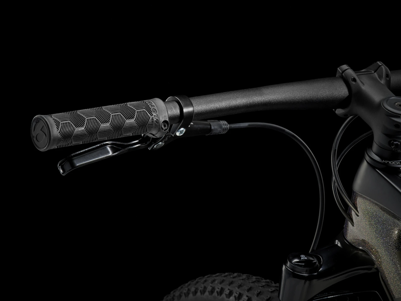 TREK Procaliber 9.5 XC Mountain Bike in Gloss Dark Prismatic and Matte Trek Black-9