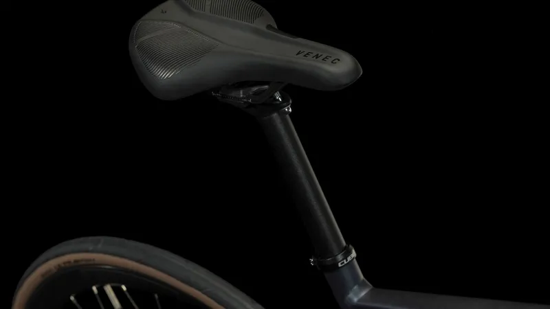 Cube Attain Road Bike in Deepblue and White-6