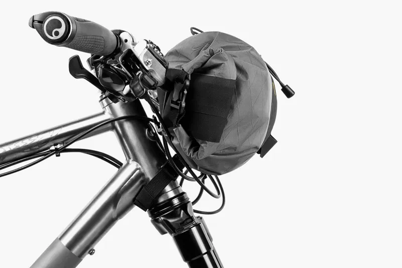 Apidura Backcountry Handlebar Pack 7L-4