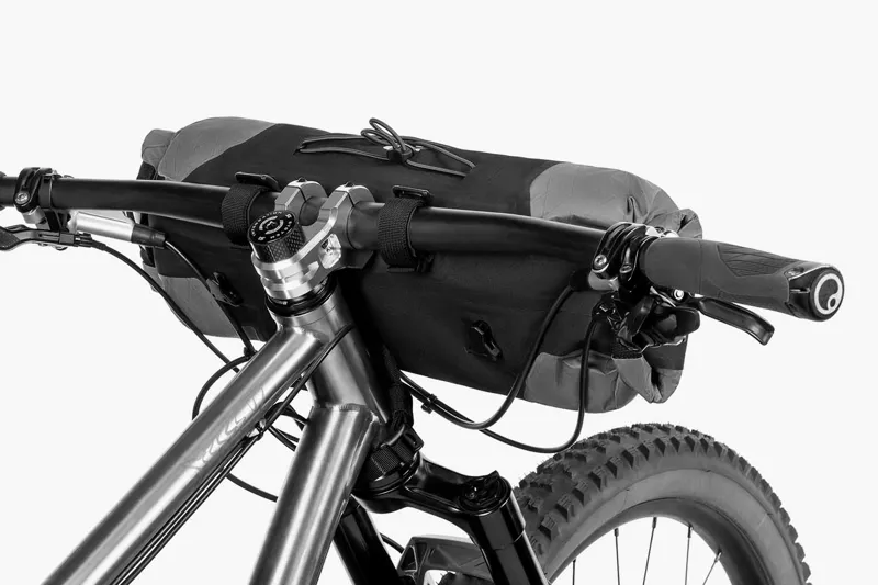 Apidura Backcountry Handlebar Pack 7L-5