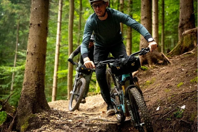 Apidura Backcountry Handlebar Pack 7L-6