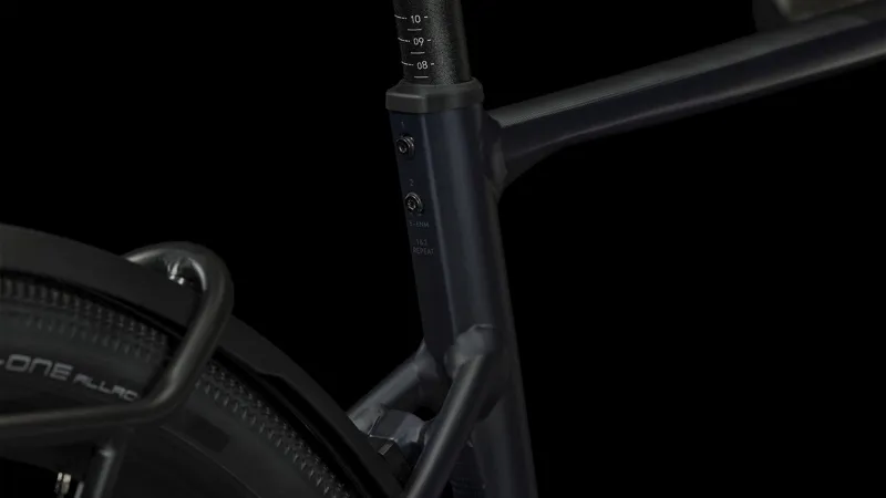 Cube Nuroad Pro FE Gravel Bike in Metalblack and Grey-6