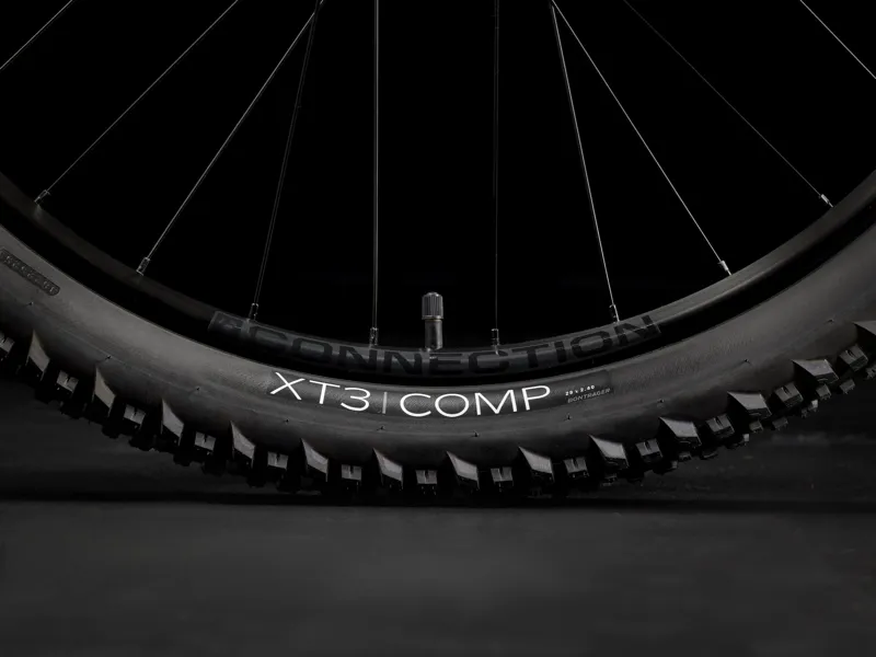 TREK Marlin 5 Gen 3 Hardtail Mountain Bike in Purple Flip To Trek Black Fade-4