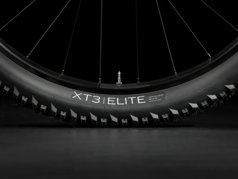 TREK Marlin 6 Gen 3 Hardtail Mountain Bike in Rage Red to Deep Dark Blue Fade-4