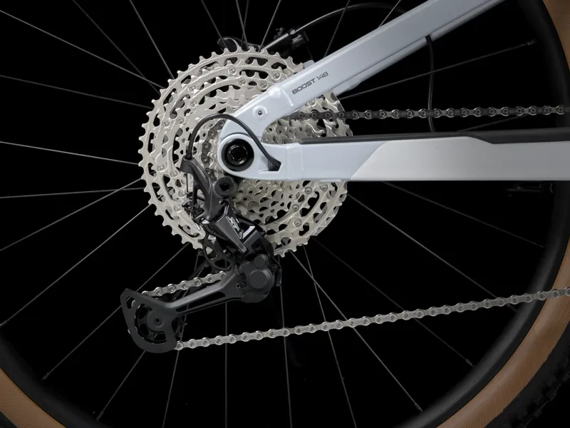 TREK Powerfly FS 7 Gen 3 625Wh Full Suspension Electric Mountain Bike in White Prismatic and Plasma Grey Pearl-6