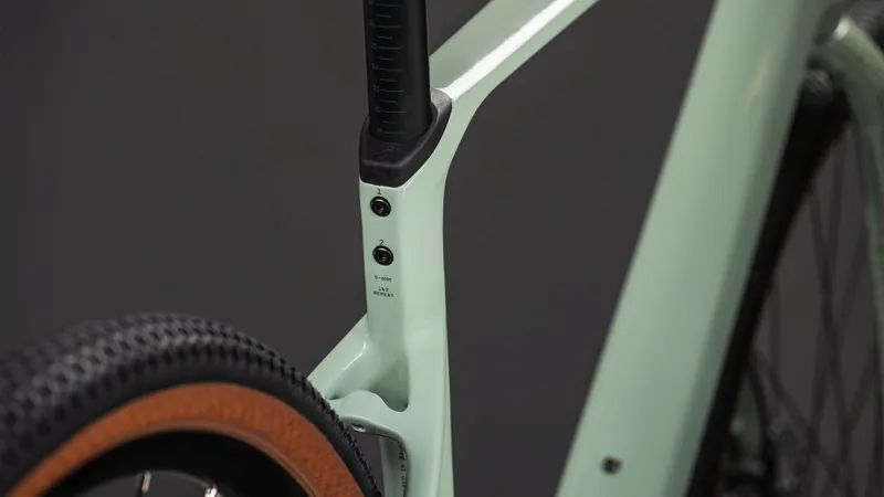 Cube Nuroad C:62 ONE Gravel Bike in Aloegreen and Black-1