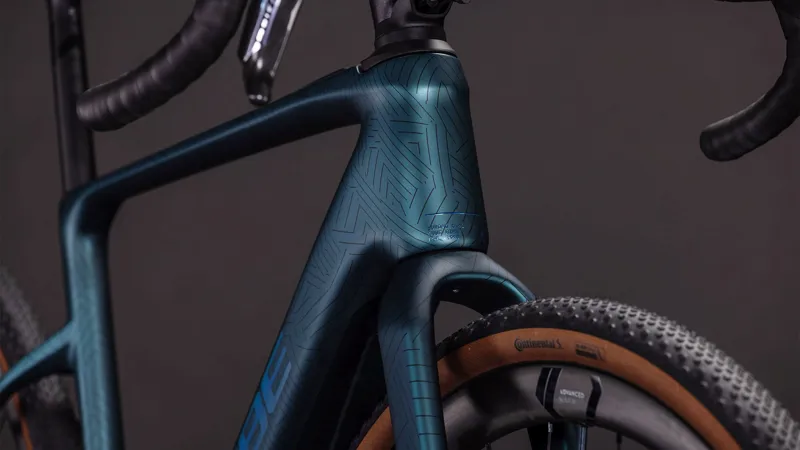 Cube Nuroad Hybrid C:62 SLT 400Wh Electric Gravel Bike in Royalgreen and Crisscross-2