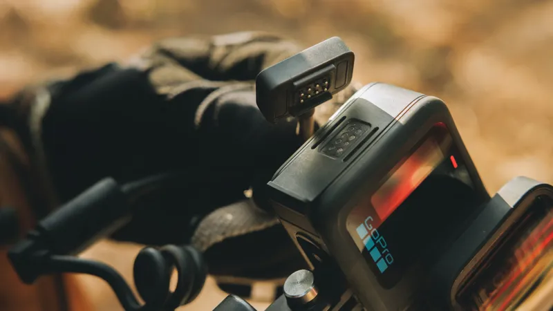 GoPro Contacto Magnetic Door and Power Cable Kit-2