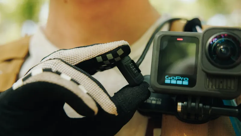 GoPro Contacto Magnetic Door and Power Cable Kit-3