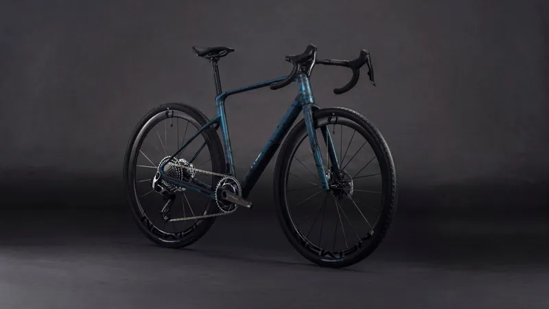 Cube Nuroad C:62 SLT Gravel Bike in Royalgreen and Fume-10