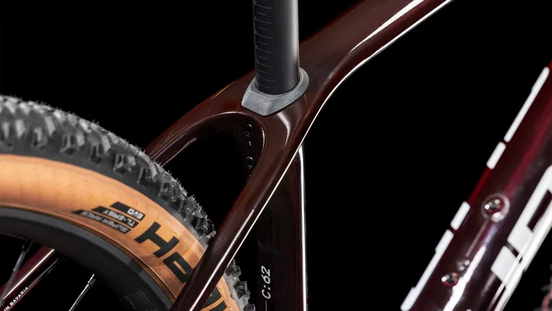 Cube Reaction C:62 SLX Mountain Bike in Liquidred and White-3