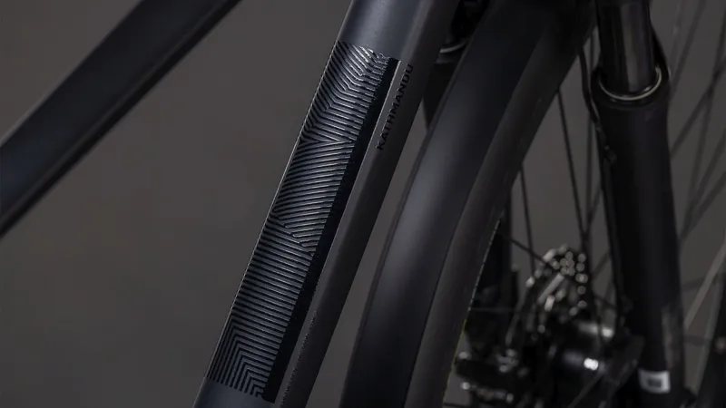 Cube Kathmandu Pro Hybrid Bike in Coal and Black-2