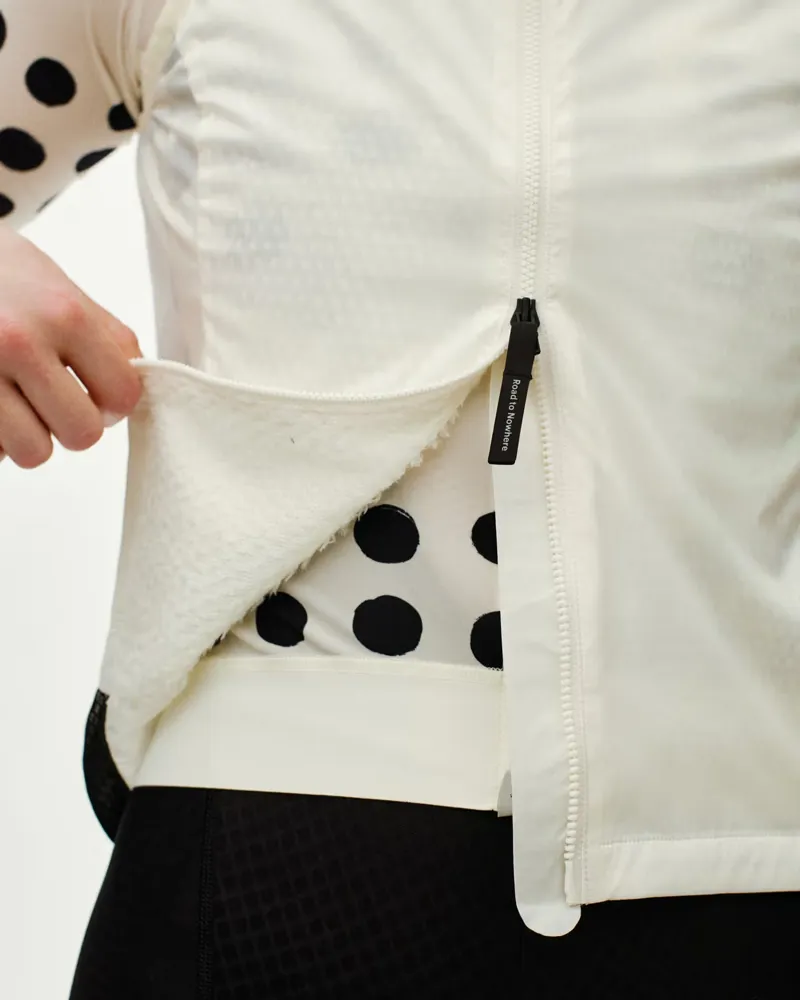 Women's Essential Insulated Gilet in Off White-3