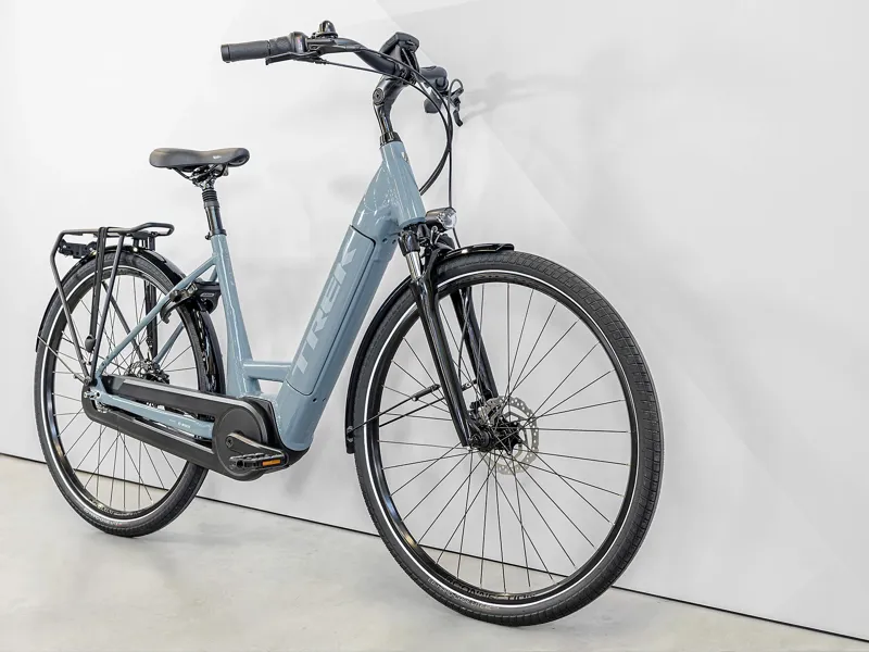 TREK District+ 3 400Wh Lowstep Electric Hybrid Bike in Battleship Blue-11