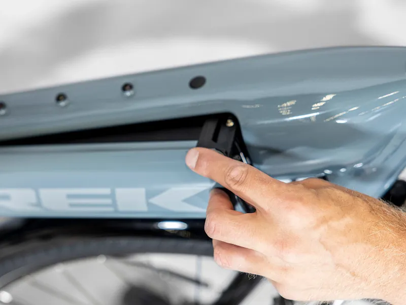 TREK District+ 3 400Wh Lowstep Electric Hybrid Bike in Battleship Blue-9