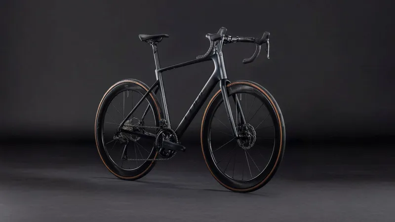 Cube Attain C:62 SLT Road Bike in Carbon and Coalchrome-7