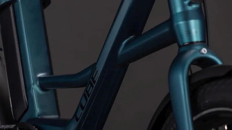 Cube Compact Hybrid 545Wh Unisize Electric Hyrbid Bike in Royalgreen and Black-2