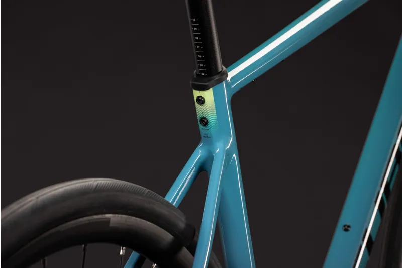 Cube Attain Pro Road Bike in Surfblue and Black-3