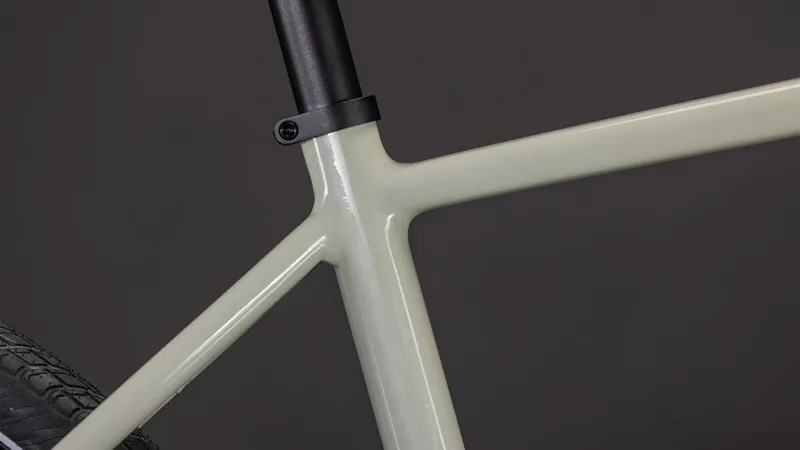 Cube Editor Hybrid SLX 400WH Electric Hybrid Bike in Reedbeige and Chrome-3