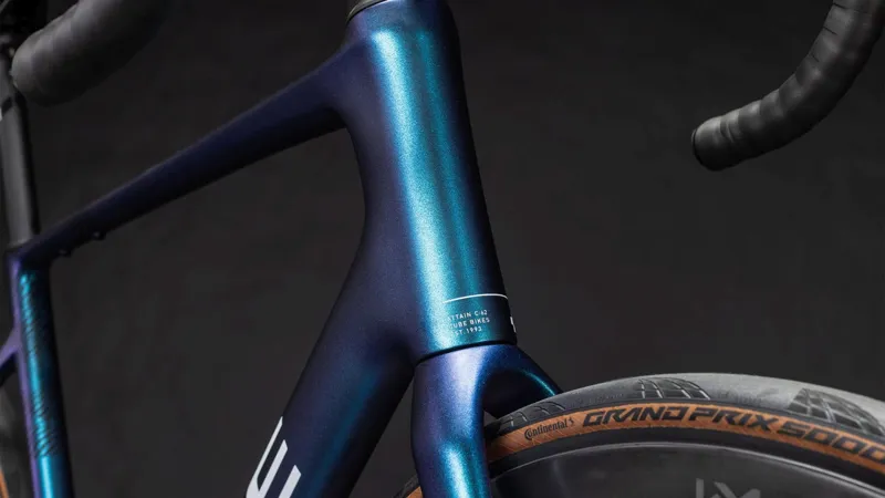 Cube Attain C:62 SLT Road Bike in Shiftmint and White-4