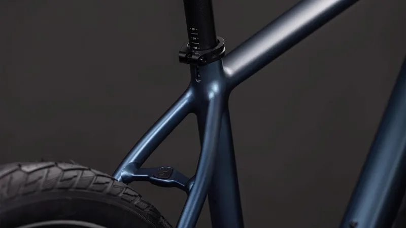 Cube Editor Pro Hybrid Bike in Mineralblue and Chrome-2