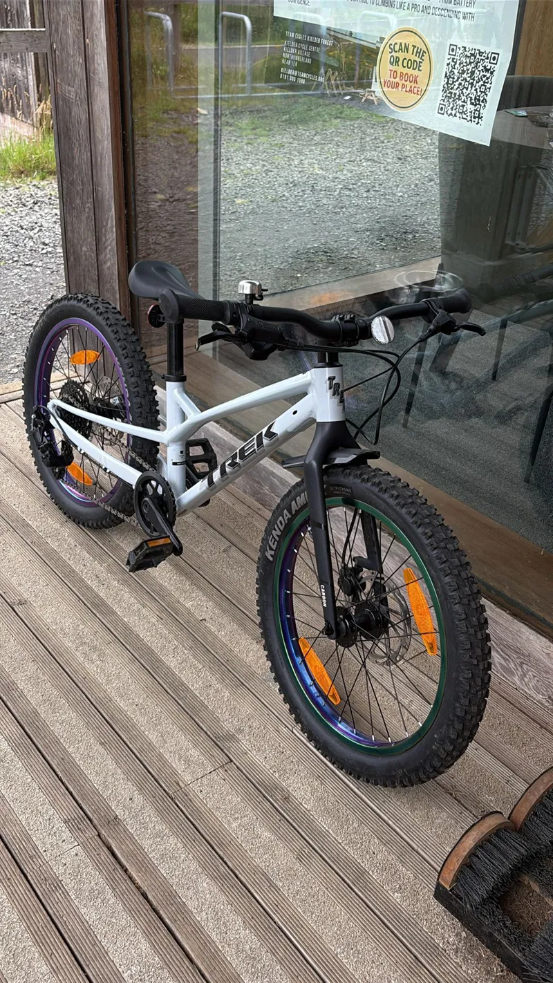 EX DEMO TREK Wahoo 20 Trail Kids Bike in Plasma Grey Pearl-1