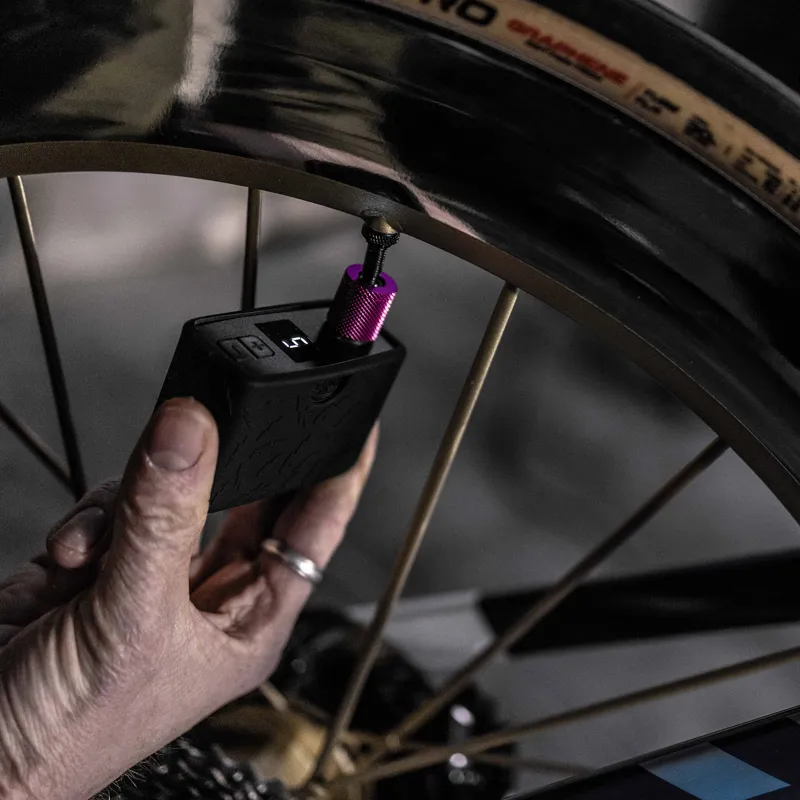 Muc-Off AirMach Electric Mini Pro Inflator-1