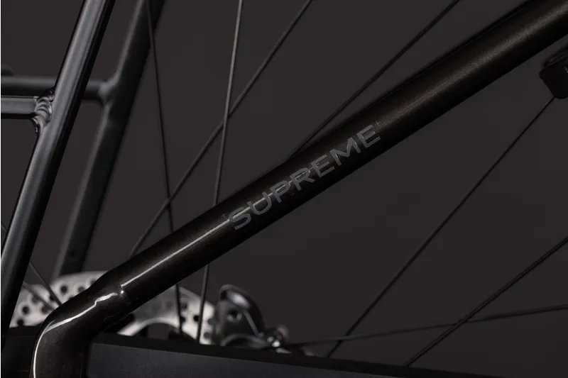 Cube Supreme Hybrid Comfort ONE EE 600Wh Electric Hybrid Bike in Gunmetal and Reflex-2