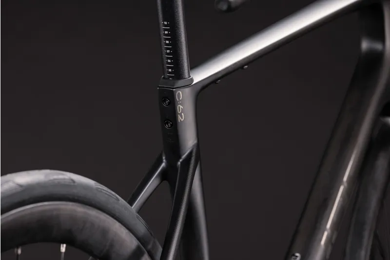 Cube Attain C:62 Race Road Bike in Carbon and Coalchrome-4
