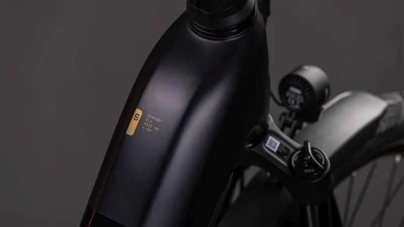 Cube Kathmandu Hybrid Comfort SLX EE 800Wh Electric Hybrid Bike in Solareclipse and Gold-3