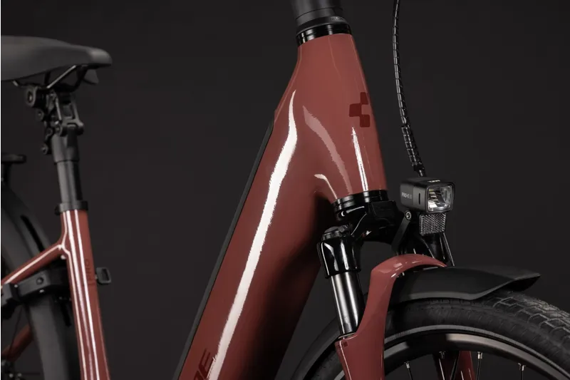 Cube Supreme Hybrid Comfort Pro EE 600Wh Electric Hybrid Bike in Burgundy and Claret-4