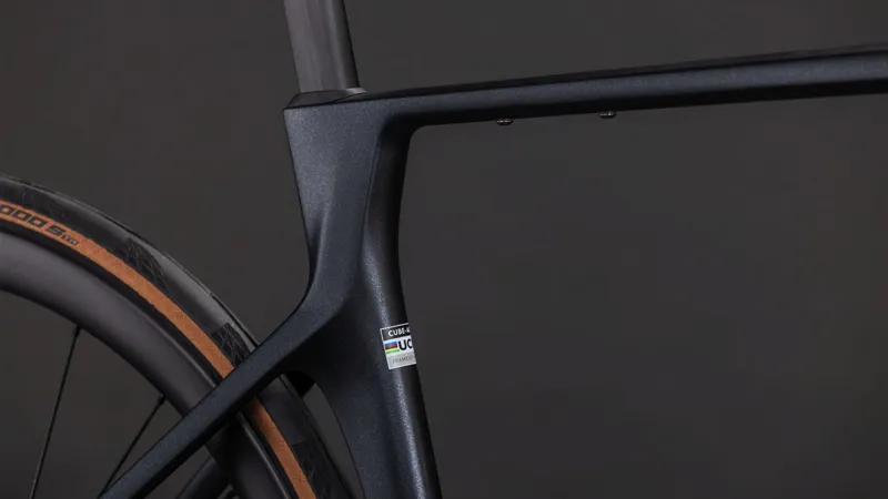 Cube Agree C:62 SLX Road Bike in Nightshift and Prism-2