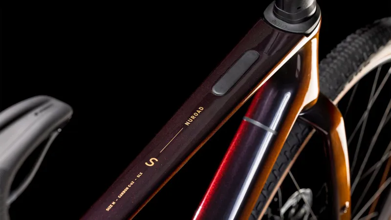 Cube Nuroad C:62 SLX Gravel Bike in Solareclipse and Aurum-3