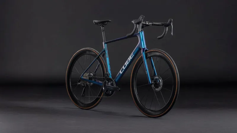 Cube Attain C:62 SLT Road Bike in Shiftmint and White-7