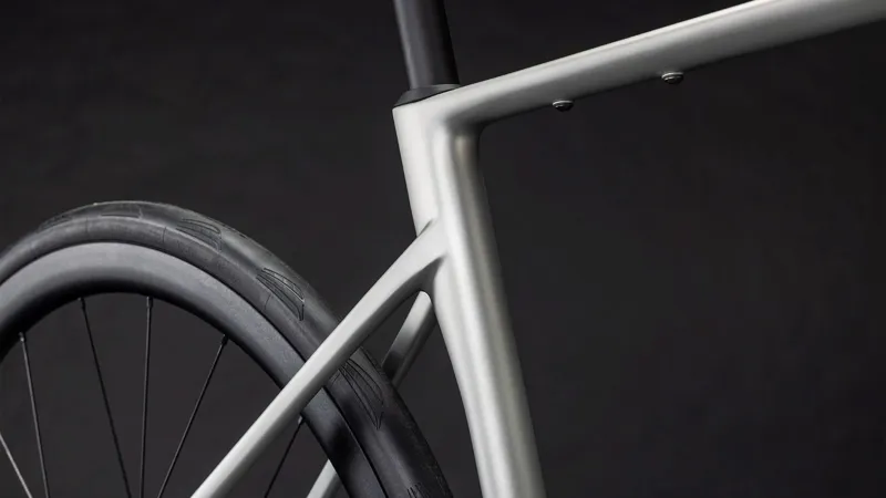 Cube Attain C:62 SLX Road Bike in Sleekgrey and Prism-2