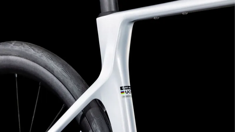 Cube Agree C:62 ONE Road Bike in Foggrey and Grey-1