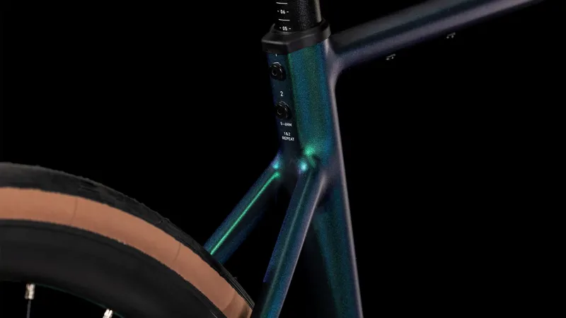 Cube Attain SLX Road Bike in Goblin and Yellow-1