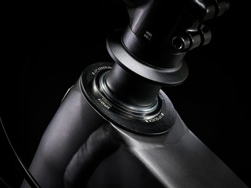 TREK Fuel EX 7 Gen 6 Full Suspension Mountain Bike in Hex Blue-9