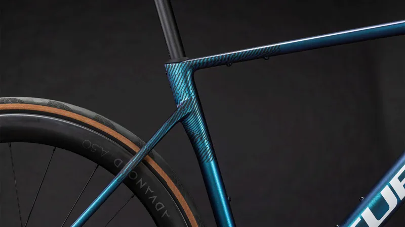 Cube Attain C:62 SLT Road Bike in Shiftmint and White-5