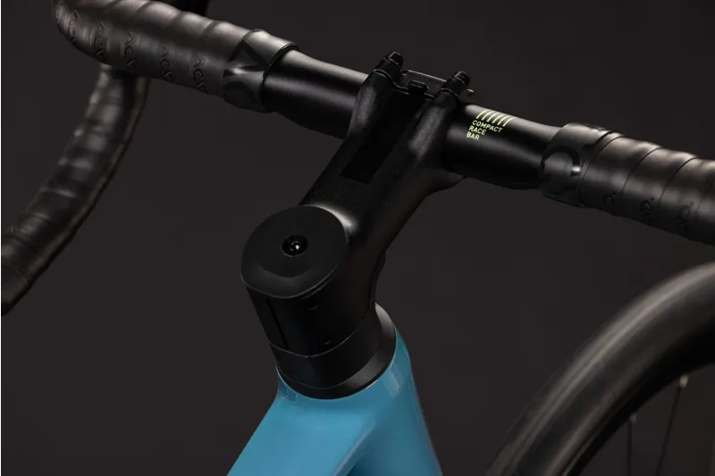 Cube Attain Pro Road Bike in Surfblue and Black-1
