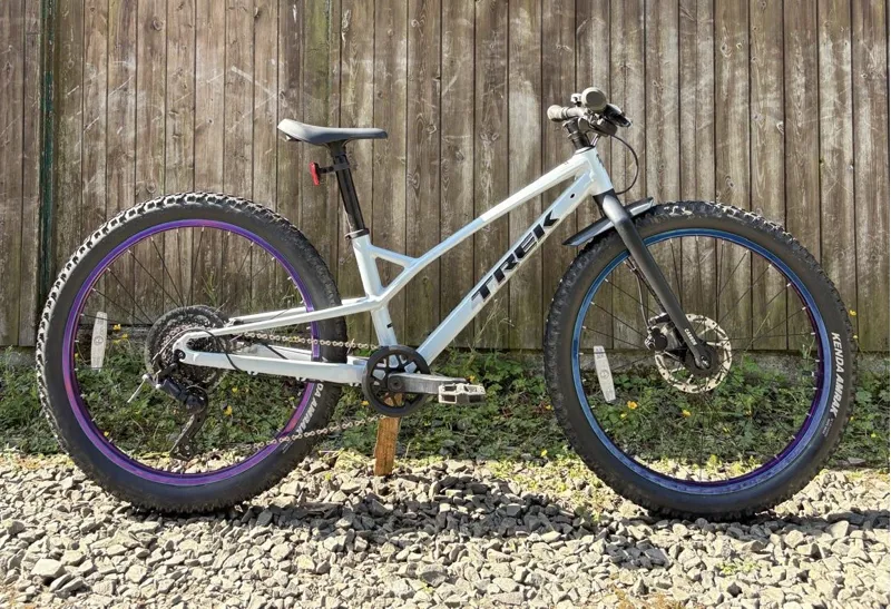 EX DEMO TREK Wahoo 24 Trail Kids Bike in Plasma Grey Pearl