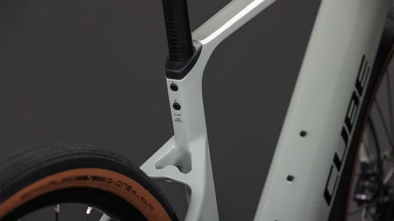 Cube Nuroad Hybrid C:62 Race 400Wh Electric Gravel Bike in Reedbeige and Black-3