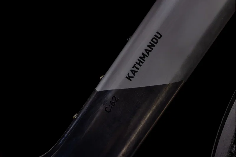 Cube Kathmandu Hybrid C:62 SLX 400X EE 400Wh Electric Hybrid Bike in Carbon and Black-2