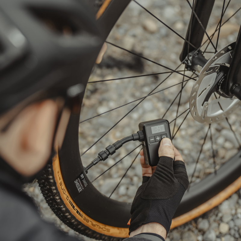 Topeak E-Booster Digital Mini Pump-10