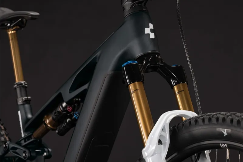 Cube Stereo Hybrid ONE44 HPC AT 800Wh Electric Full Suspension Mountain Bike in Carbon and White-3